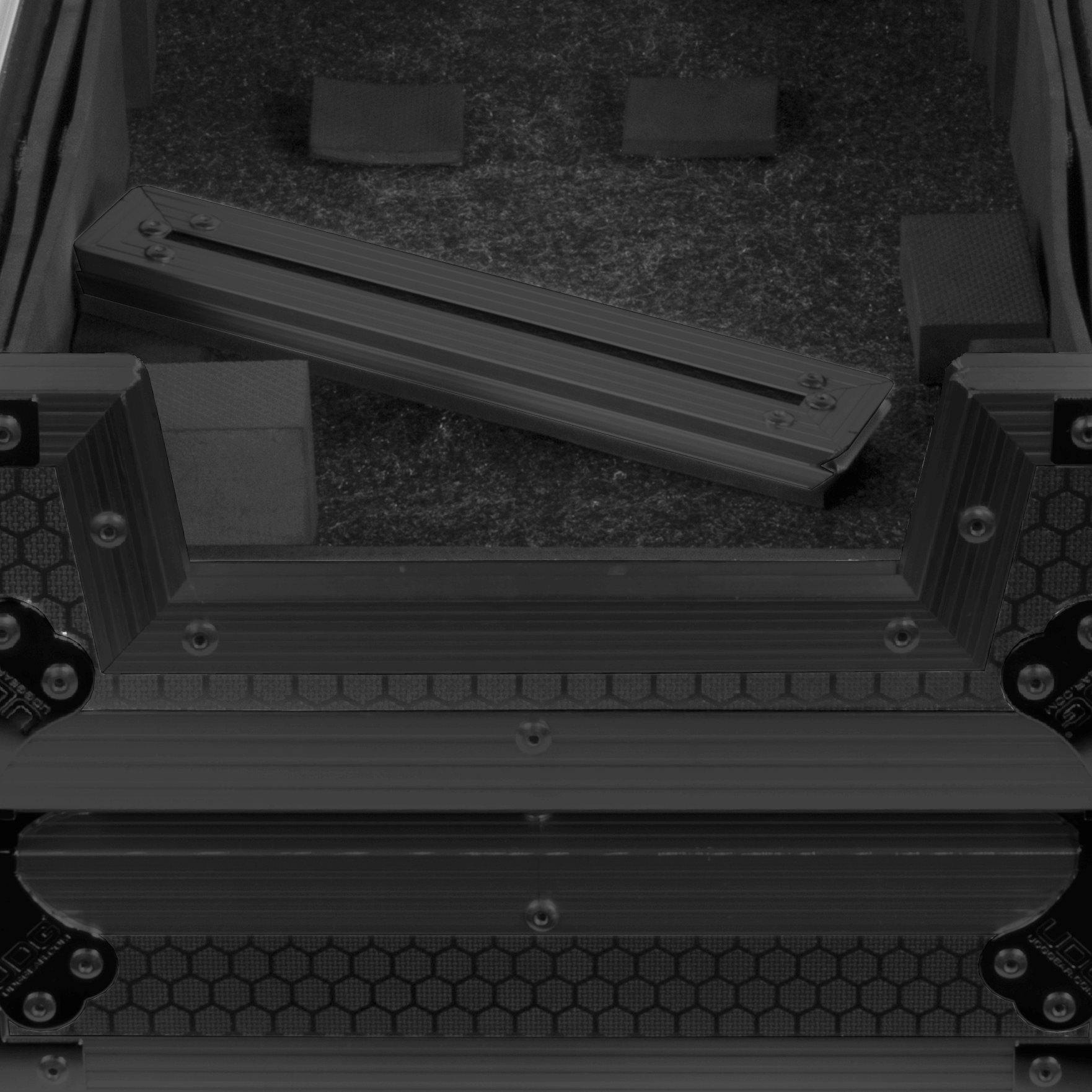     UDG Ultimate Flight Case Pioneer OPUS-QUAD Black Plus (Wheels)